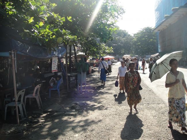 朝の散歩って本当に大好き。<br /><br />街が人にあふれていて活気がある。<br />仕事に向かう人の中で、自分は休みっていうのも嬉しかったりして。