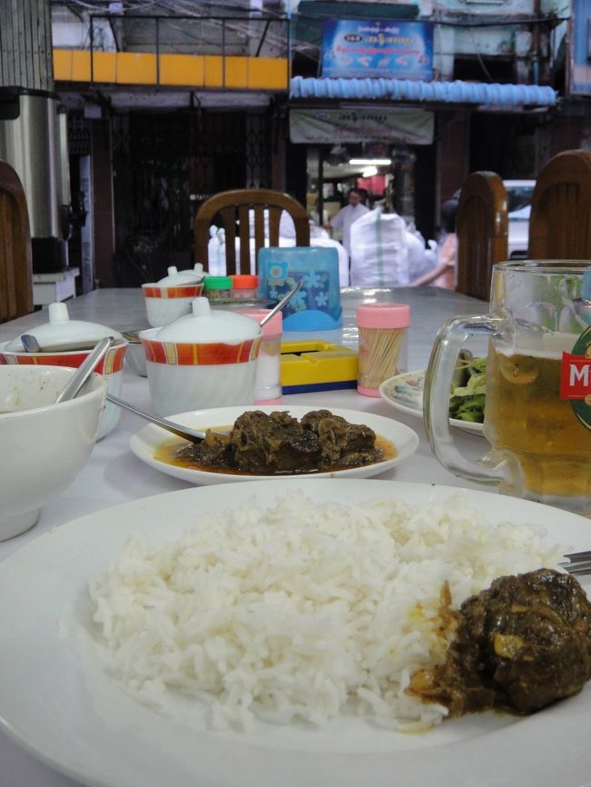 締めは昨日の美味しかったカレー。<br /><br />が、インゲンの炒め物が傷んでた。そのせいかカレーも昨日ほどの感動はなった。1回でその余韻を楽しんだらよかったのかな。昨日ほどお腹もすいてないし。<br /><br />ビールは相変わらず冷えていて美味しい。