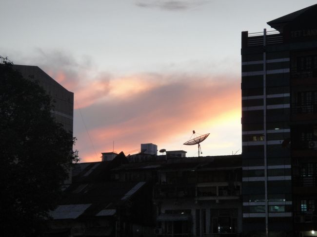 ゆっくりヤンゴンを歩く。<br /><br />これでお別れ。