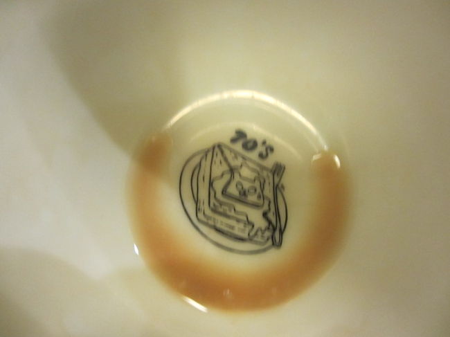 2012/8/10<br />チムサアチョイ　興發茶餐廳<br />ちょっとぼったくりの店。<br />二度と行かない！<br />柄も、またトーストかいっ！(笑）