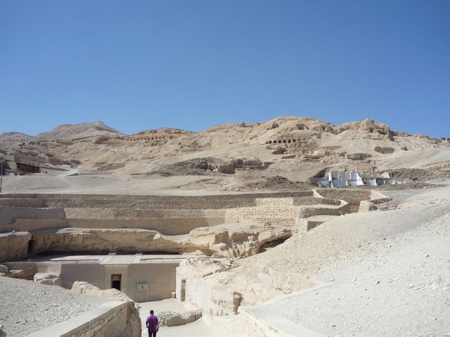 貴族の墓を見学