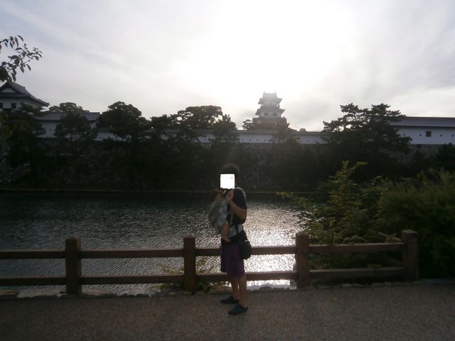 そのあと夕食予約まで時間があったので今治城に攻め込みます、息子ちゃん4トラ初登場