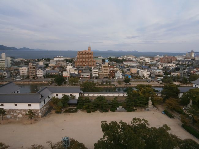 今治城は小さいけどきれいです、ちなみに内部は撮影禁止です