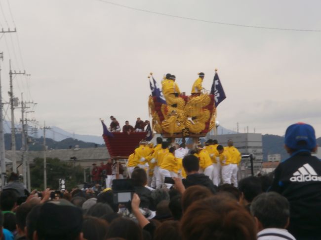 この日は120回くらいぶつかりあったとのこと・・・非常に危険で死者まで出したこともあるそうです