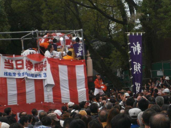 一宮ミュージアムという所は有料観覧席もあります、これはその方向・・・貧乏齊天は神社内で見ます
