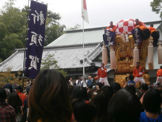 神社内に次々太鼓台が入って来ます