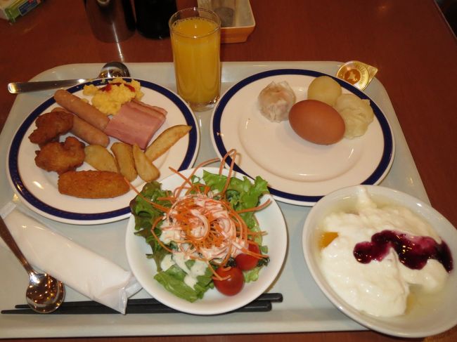 宿泊した東急インは昔から思っていたけど<br />結構、朝食のバイキングは充実しており<br />美味しいんですよね。 あくまでも個人的な<br />感想ですから、まあ今日はがっつり降った雪で<br />国際は超パウダー間違いなし。パウダーをがっつり<br />滑るため朝からしっかりと頂きます。<br />（クロワッサン 3個 スープはフレームアウトしました）<br /><br /><br />
