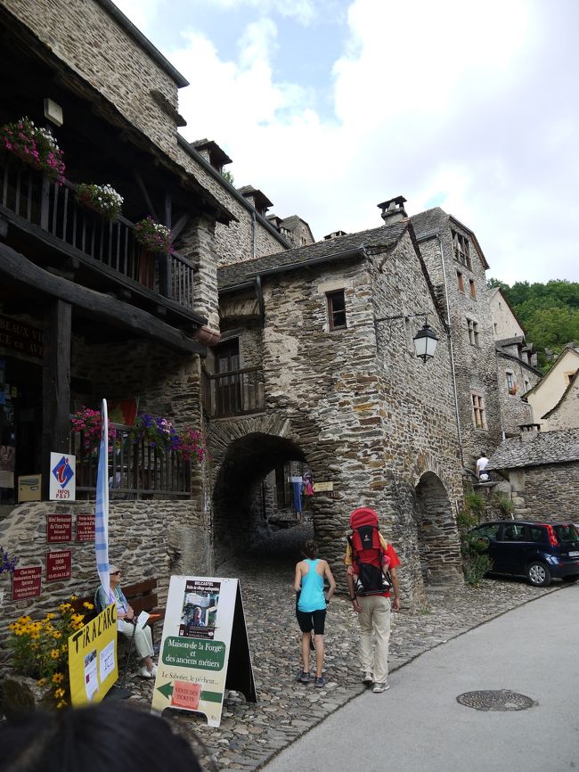 ベルカステル城へ向かう道です。