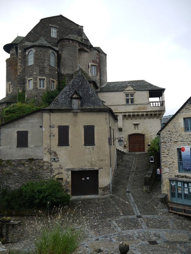 城ですが、閉まっており中には入れませんでした。昼休みで閉まっていたのかもしれません。