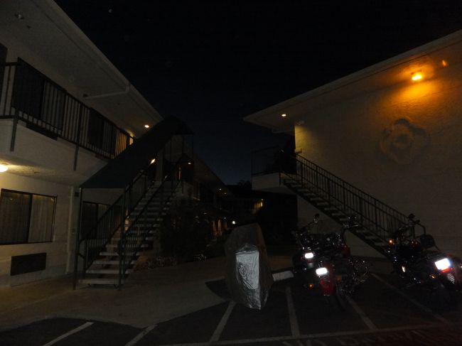 ２１時頃ホテル到着。<br />COMFORT INN　OAKHURST<br /><br />