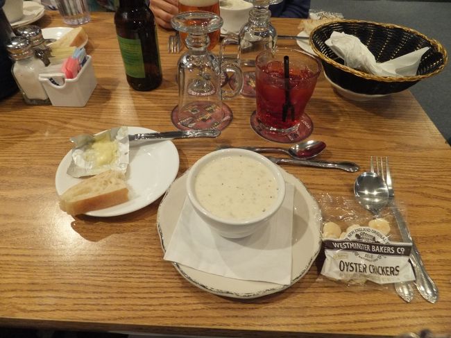 クラムチャウダーは、見た目よりも食べ応えがありました。