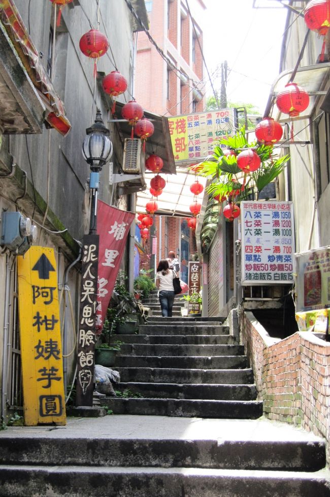 2011春、台湾旅行記6(15/20):九分、鉱山労働者ブロンズ像、翁山英故居