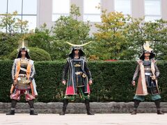 今日は、伊達政宗公、伊達成実、片倉小十郎と、足軽２人です。

この中心人物３人は、（顔で選んだ？）伊達武将隊の中でもイケメンなので・・・ラッキ〜〜！

基本的に、日中の仙台城跡には、伊達武将隊から何人かいるはずなので、こうしてイベントに出陣するときには、何人かずつに分かれて活動するんです。