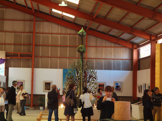 会場を見渡して