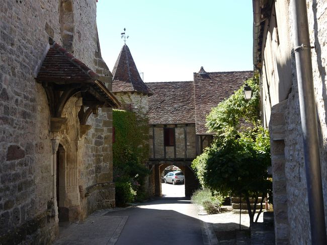 集落への出入り口を集落の内側から撮影しました。村を一回りして来たら、既に集会は解散していて誰もいませんでした。