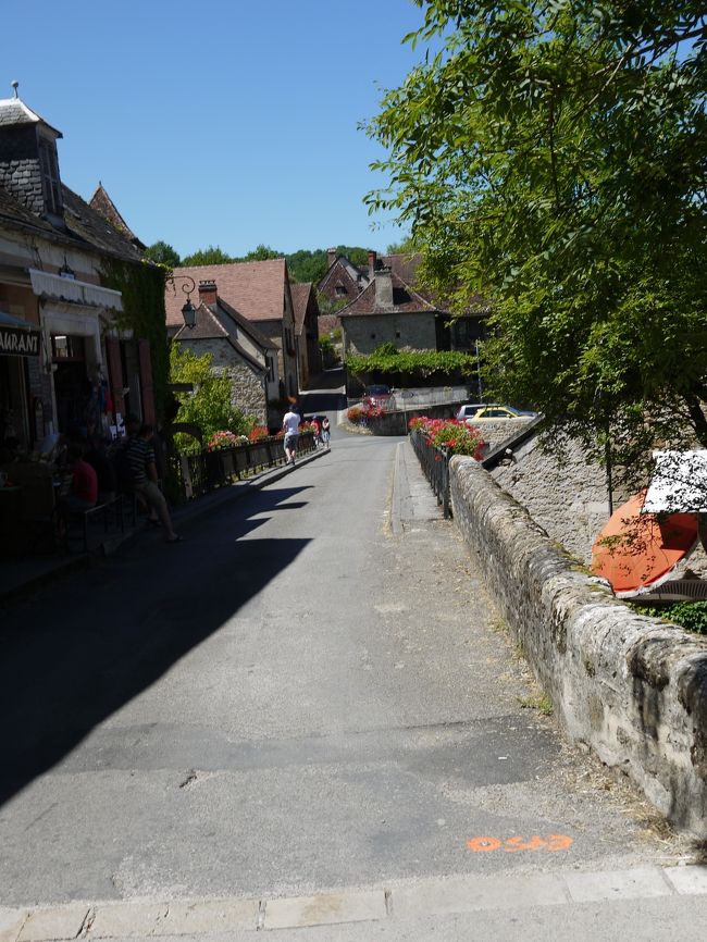 村のメイン・ストリート（多分）です。