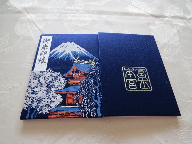 ご朱印集めが高じて<br /><br />いつの間にか・・・ご朱印帳集めに・・・<br /><br />素敵な刺繍です。