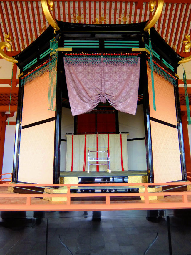 内部　<br /><br />玉座の簡素な事　現実はどうだったでしょう？