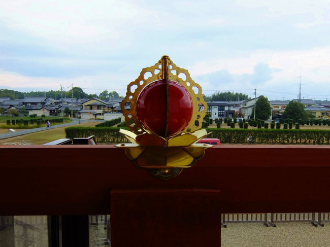 高欄の五色の宝珠