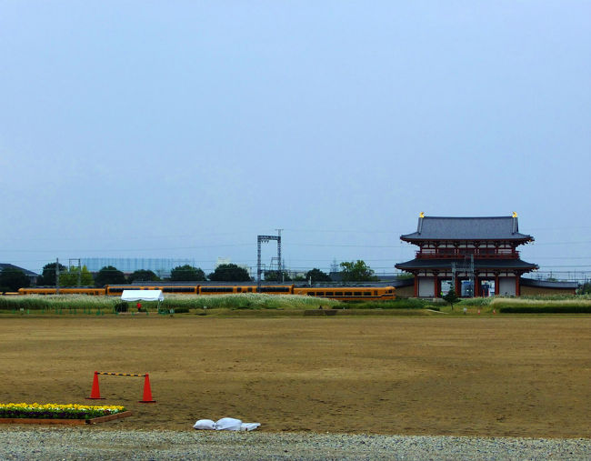 朱雀門<br /><br />　近鉄特急