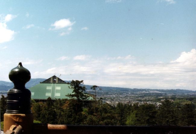 東大寺大仏殿　昭和の大修理の　覆屋　<br /><br />　　　　　 昭和５０年夏　二月堂より写す