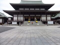 成田山新勝寺
成田山の大本山。
境内は広大。拝観目安は2時間欲しい。
京成成田駅から1.3km、徒歩約15分。
境内には三重塔や平和の大塔など見どころが多く、本堂などでもらえる地図を持って拝観するとよい。
本堂の御朱印は本堂内右側の御護摩受付でもらえる。ここで地図をもらい、新勝寺では６ヶ所で御朱印がもらえることを地図に印をつけてもらいながら丁寧に教えていただいた。ちなみに６ヶ所とは、本堂・釈迦堂・光明堂・平和の大塔・出世稲荷・（飛び地の）薬師堂である。