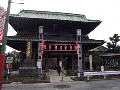 法華経寺
日蓮宗の大本山。また江戸三大鬼子母神のひとつ。
京成中山駅から700m、徒歩約10分。
境内はかなり広い。拝観目安は90分。
五重塔や聖教殿など見どころは多い。
御朱印・御首題を頂ける場所も多く、本堂・祖師堂・妙見堂・宇賀神堂・刹堂と飛び地の奥之院の６ヶ所。ただし、子院は雨戸が閉まっている場合は人がいないので、拝受不可。