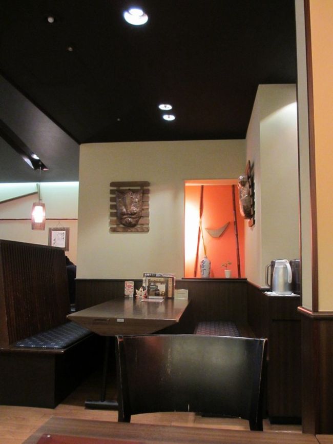 お昼時だったので、すぐに入店できないほどだったのですが、食べ終わった頃には空いてきたので、店内をそっと撮影(^^ゞ<br /><br />パスポートが出来あがるのは一週間後。