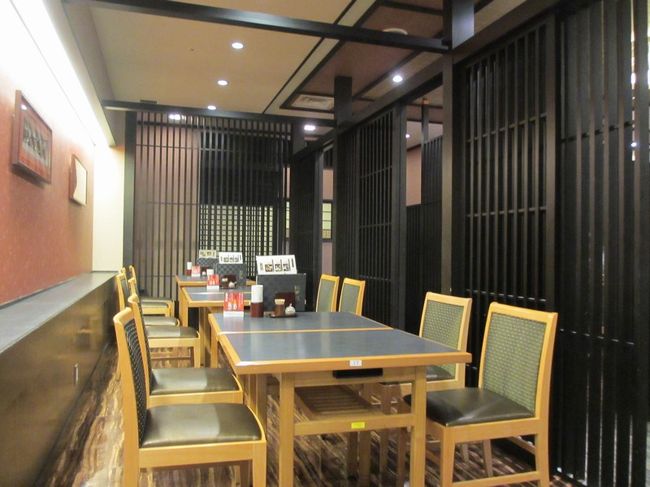 平日だったせいか、ガラガラでした。<br /><br />と言っても、向かいのお店（サンマルク）は混雑してましたけどね^_^;