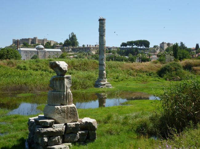 アルテミス神殿跡<br /><br />かなりの物売りにうんざり。<br />目玉のお守りとか、ポストカード等…