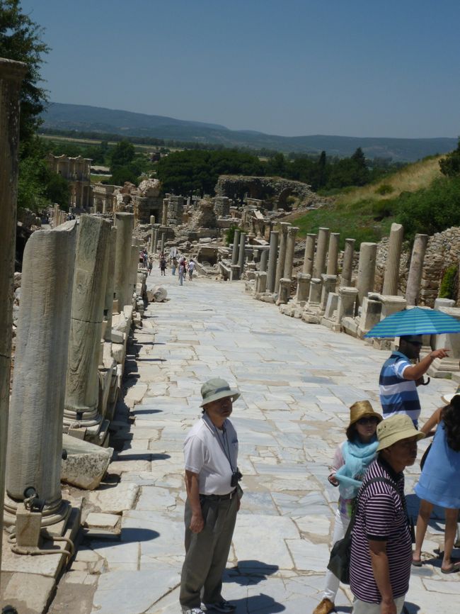 かつては商店が連なっていた「クレトス通り」