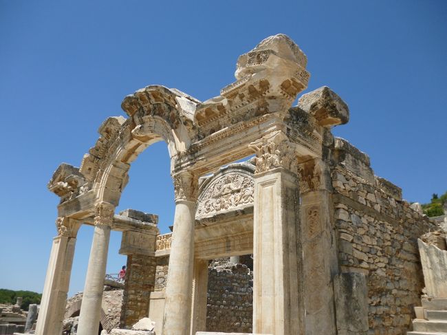 「ハドリアヌス神殿」