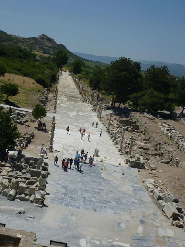 大劇場からの光景。<br />この道を通って出口に向かいます。