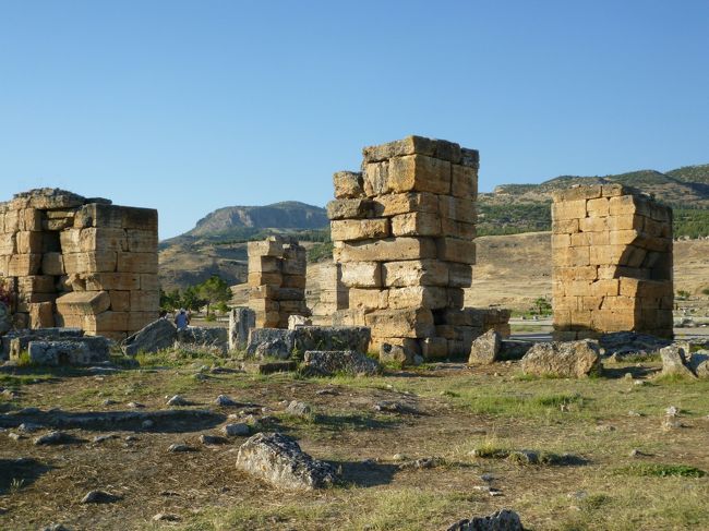「ヒエラポリス遺跡」<br />エフェソスを見た後なので、全体的にショボイ印象に…（スミマセン）