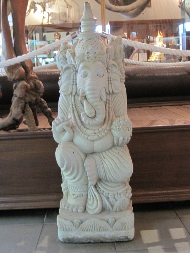 ガネーシャ<br />ゾウ園だけにいっぱいいます。