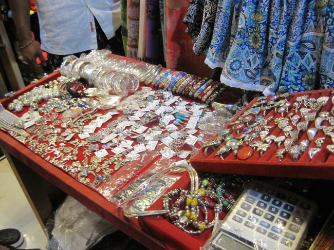 雑貨も並んでます。