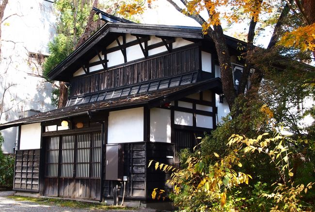 桜だけじゃない！美しすぎる～！錦繍に彩られた武家屋敷　★秋田県・角館　①★　～レトロな建物が集まる外町（商人町）編～