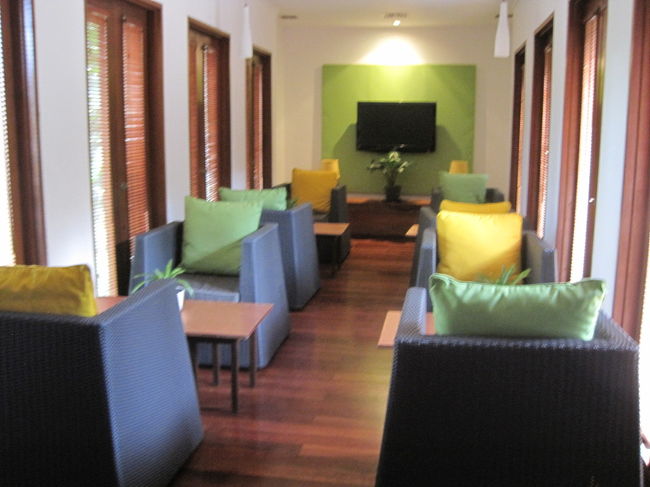 奥の部屋にはテレビがあります。<br />ここに１人いましたが、あとはわたしたちだけでした。