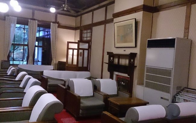 〜ノスタルジックなロビー『桜の間』〜<br /><br />派手さはありませんが、落ちついた感じです。<br />