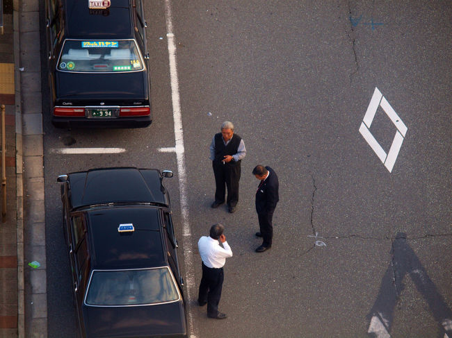 タクシー乗り場<br /><br />　運転手さんたち