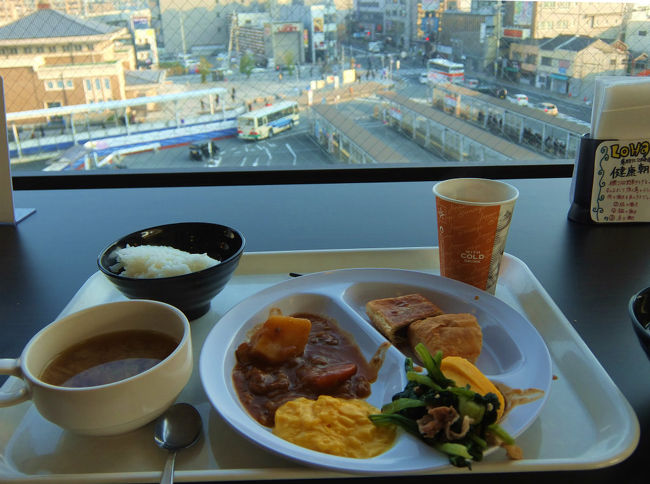 朝食は、、好みを選んで　それぞれに<br /><br />　窓際の席<br /><br />　　見晴らしも良いし