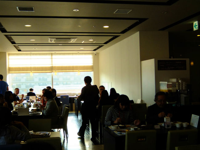 朝食<br /><br />　何時ものスーパーホテルのイメージと違い<br /><br />　　雰囲気も落ち着いていて<br /><br />　　　外国の方も多く見えます、