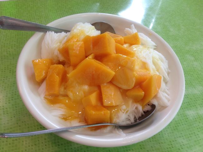 マンゴーごろごろ☆<br />カキ氷はふわっふわ（o＞ω＜o）
