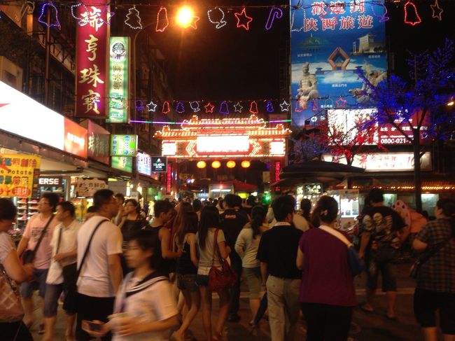 すごい人ごみでした。<br />行く前にマックに寄ってしまったのでお腹が減らず、買い物もほとんどせず、ウインドウショッピングだけ〜。<br />あっ、射的した！パーフェクトだったのに参加賞みたいのしかもらえなかった（；ω；）