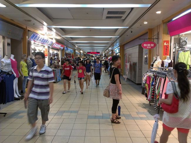 雨がやまないので、台北駅の地下街でショッピング♪