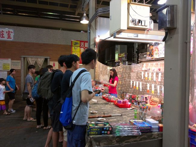 前回やった射的屋さん。<br />店員さんがお兄さんからお姉さんに代わっていて、男性客がたくさんいました（笑）