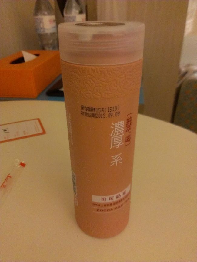 次の日の早朝便で帰るため、西門で最後のお買い物をしてホテルに戻りました。<br />セブンイレブンでオープンちゃんグッズをたくさん買いました♪<br />そして前回の旅行から、このココアティみたいなものにはまっていて、この旅でも３、４本飲みました（＾∀＾）