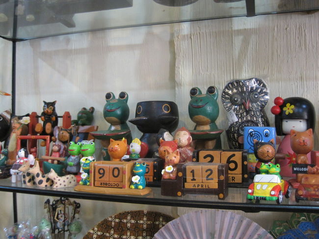 ほかにもこんなにカエルちゃんたちがいました。雑貨や小物がたくさんあって、見てるだけでも楽しいお店でした。