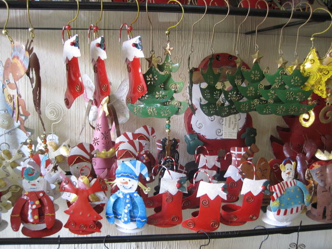 クリスマス用の飾りもありました。<br />暑かったのでクリスマスに違和感感じまくりでしたが、暦の上ではもう10月末でしたね^_^;