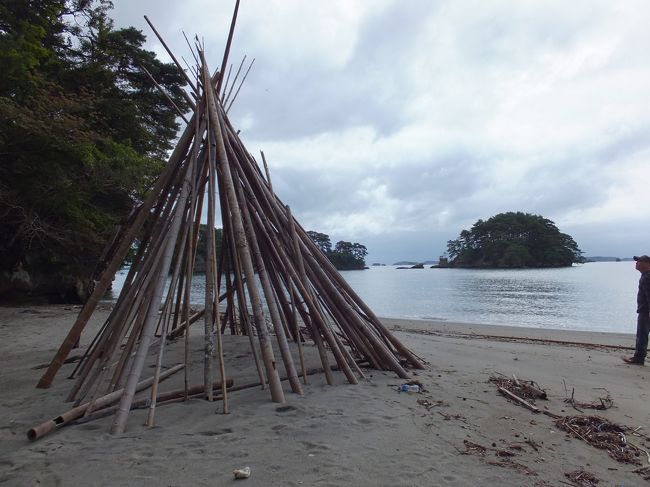 何これ？！なんかの儀式用？！！<br /><br />砂浜に現れた謎のやぐら?に興奮(笑)